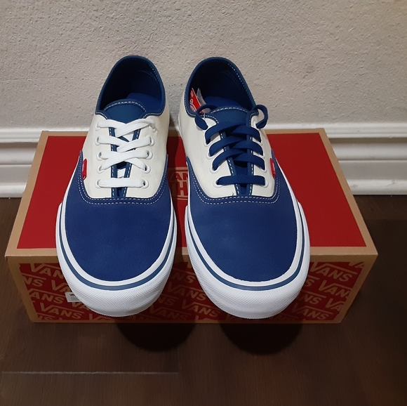 Vans - Picture 2 of 4